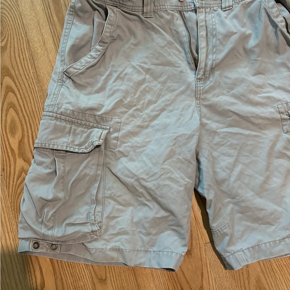 725 Originals Light Gray Cargo Shorts for Men - Picture 2 of 4